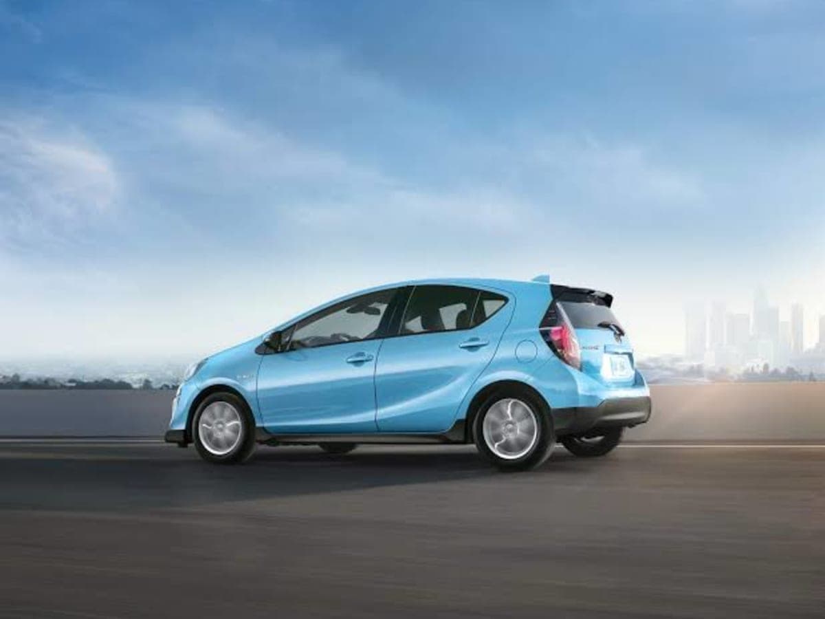 Hybrid Prius C - Rent image 1